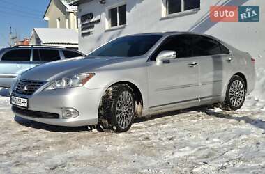 Седан Lexus ES 2011 в Вишневом