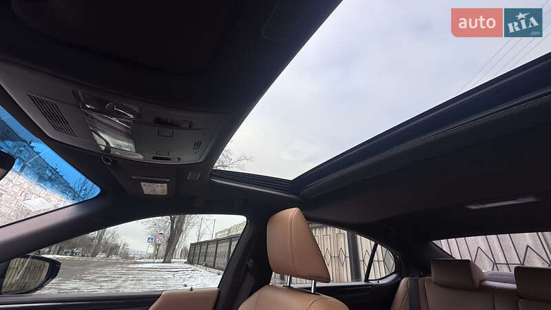 Седан Lexus ES 2019 в Кривому Розі