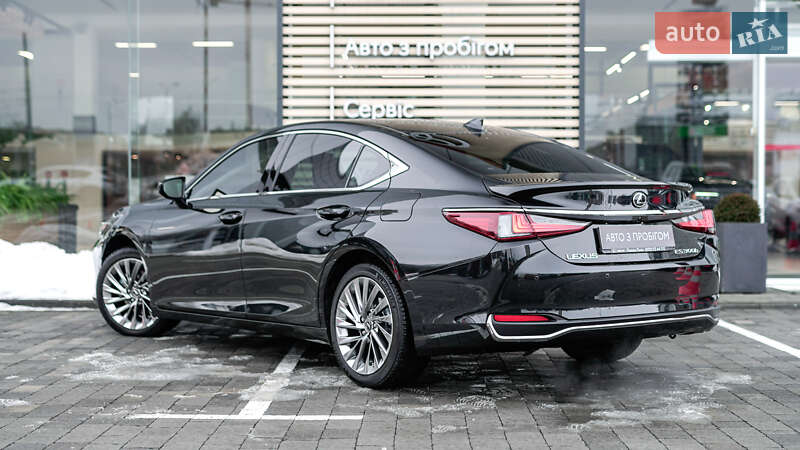 Седан Lexus ES 2024 в Львові