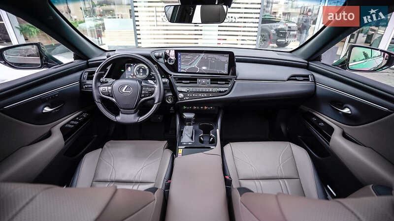 Седан Lexus ES 2024 в Львові