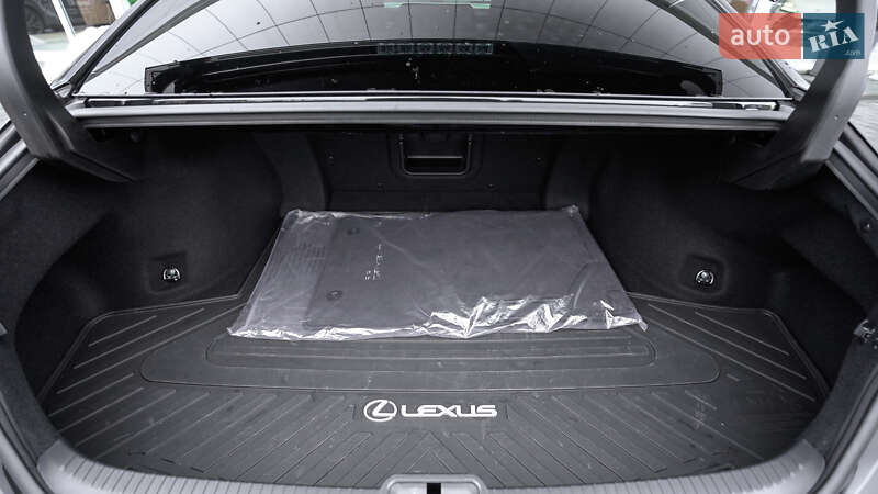 Седан Lexus ES 2024 в Львові