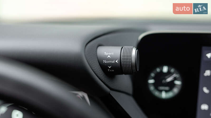 Седан Lexus ES 2024 в Львові