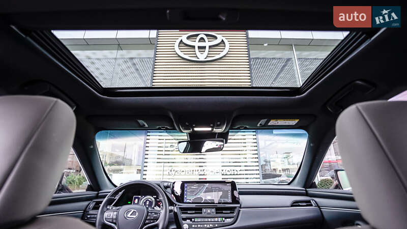 Седан Lexus ES 2024 в Львові