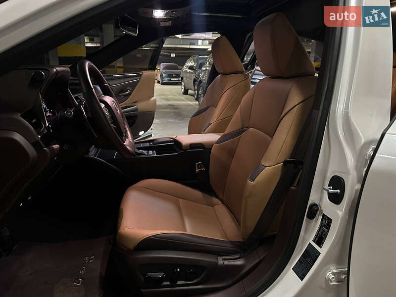 Седан Lexus ES 2021 в Дніпрі