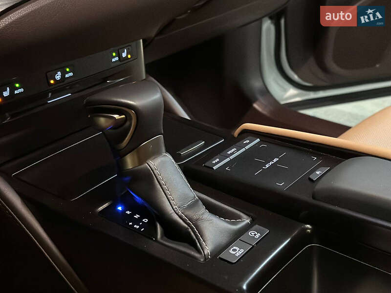 Седан Lexus ES 2021 в Дніпрі