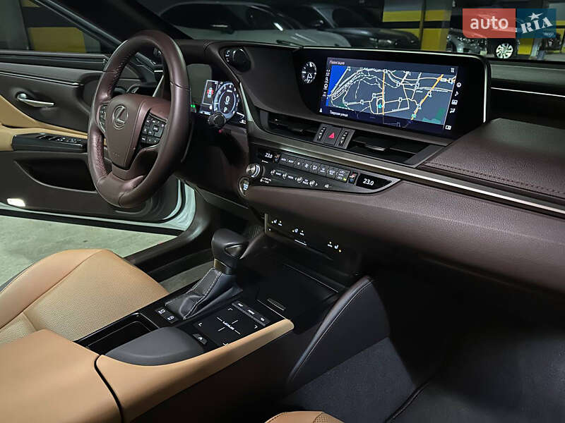 Седан Lexus ES 2021 в Дніпрі