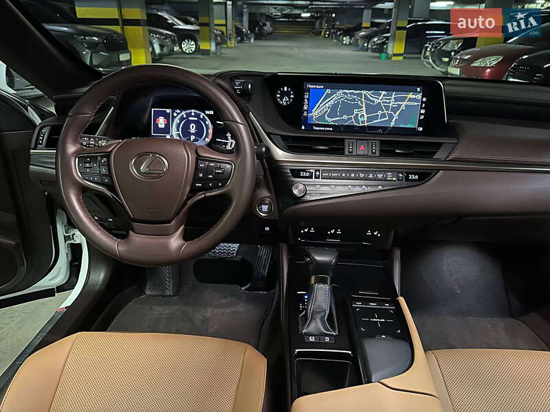 Седан Lexus ES 2021 в Дніпрі