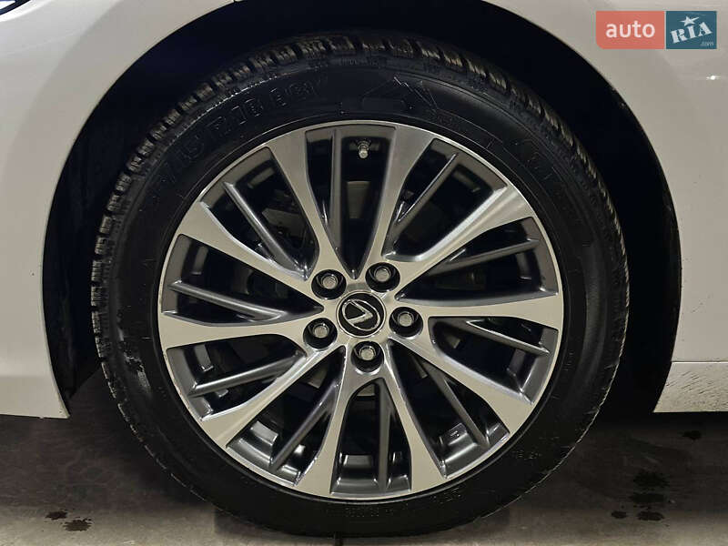 Седан Lexus ES 2021 в Дніпрі