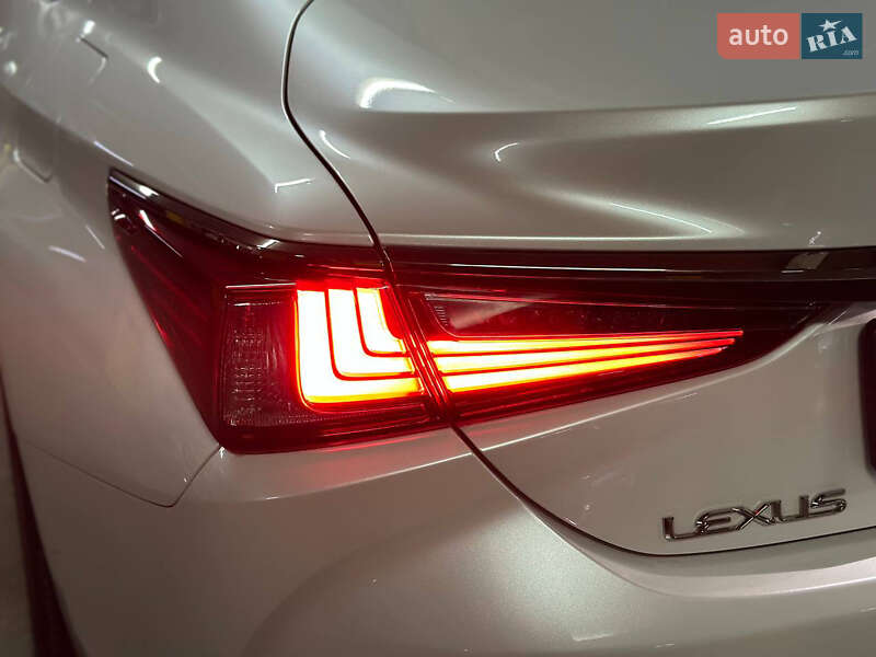 Седан Lexus ES 2021 в Дніпрі