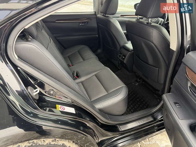 Седан Lexus ES 2015 в Киеве
