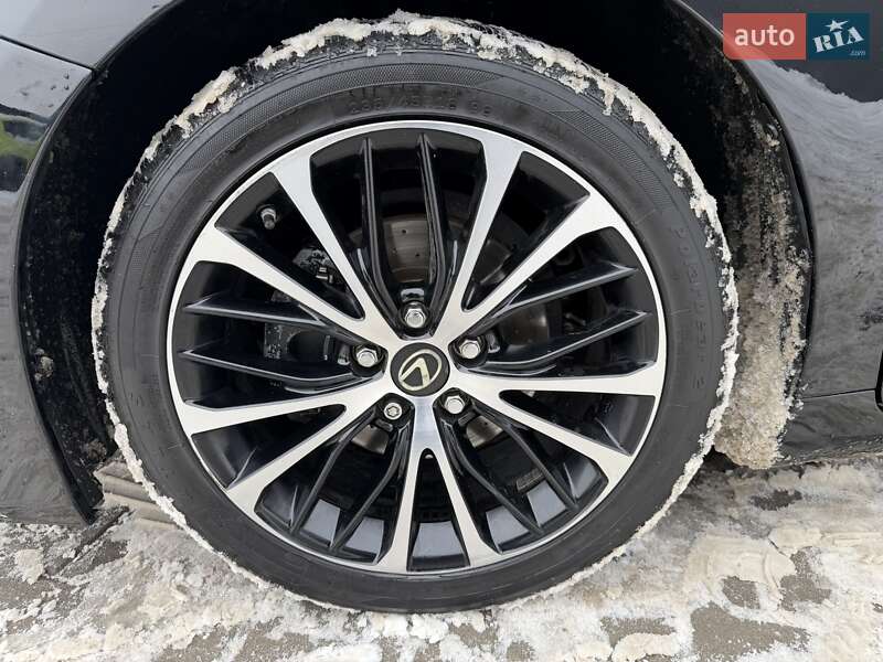 Седан Lexus ES 2015 в Киеве