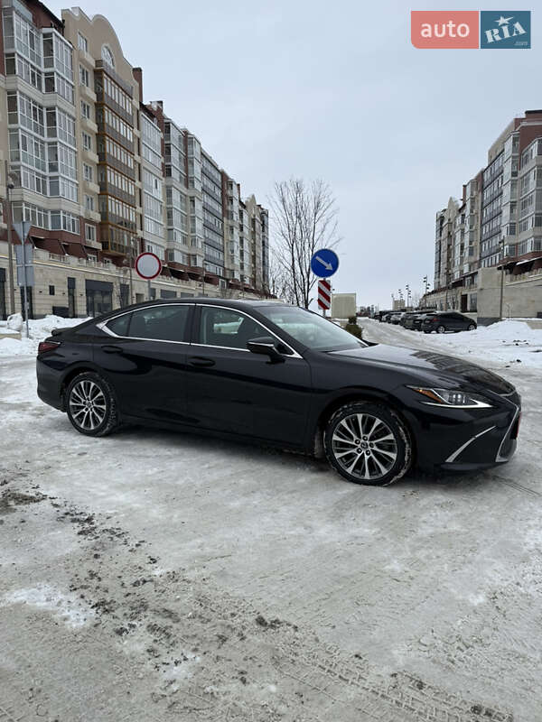 Седан Lexus ES 2021 в Умани