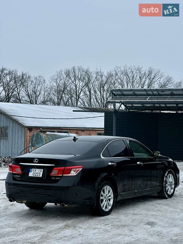 Седан Lexus ES 2010 в Умані