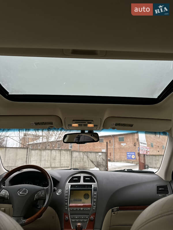 Седан Lexus ES 2010 в Умані
