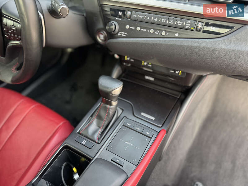 Седан Lexus ES 2019 в Вінниці