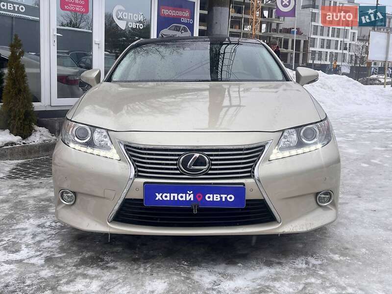 Седан Lexus ES 2012 в Львові