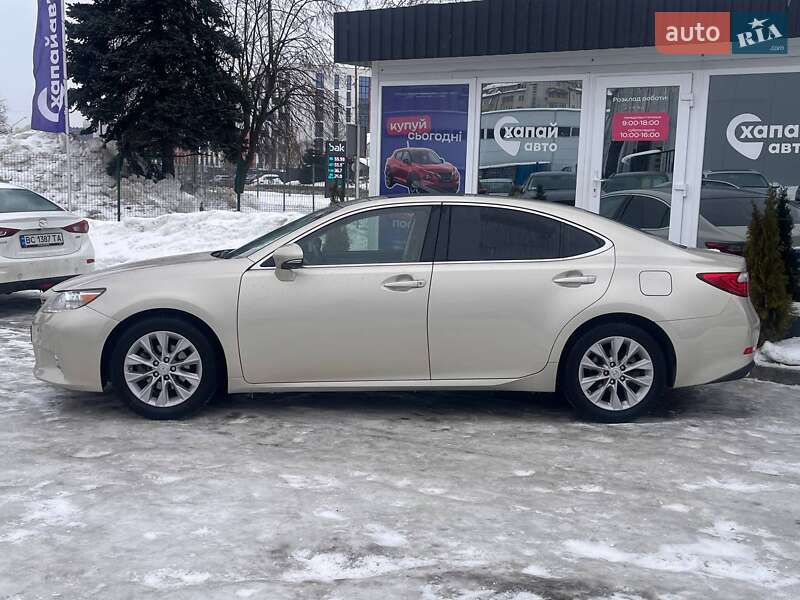 Седан Lexus ES 2012 в Львові