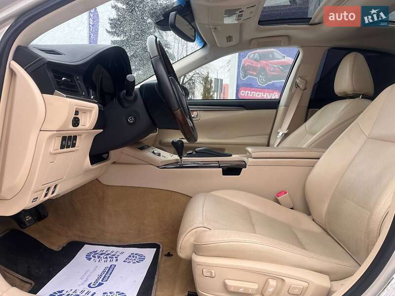 Седан Lexus ES 2012 в Львові
