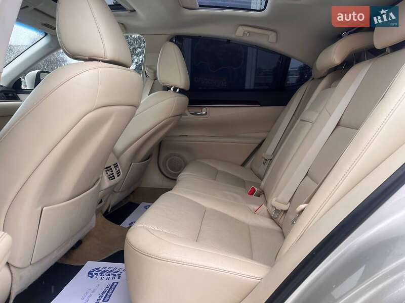 Седан Lexus ES 2012 в Львові