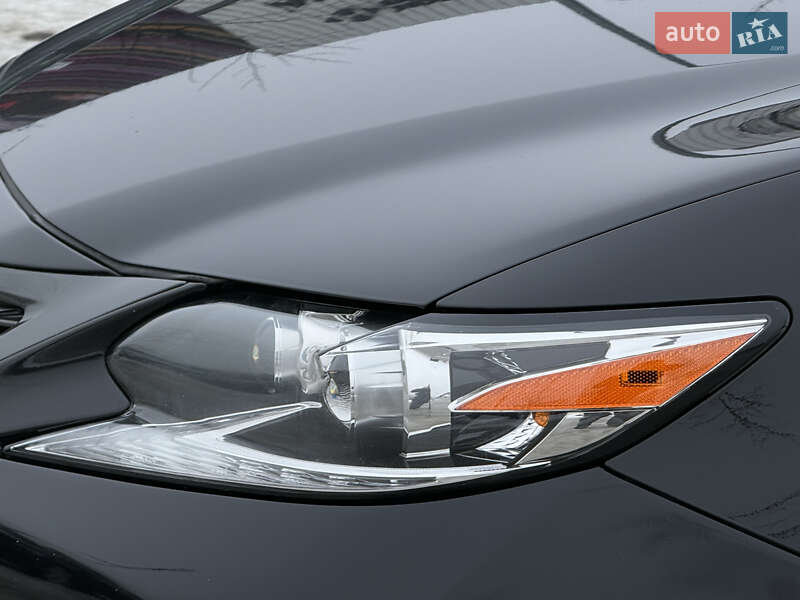 Седан Lexus ES 2016 в Києві