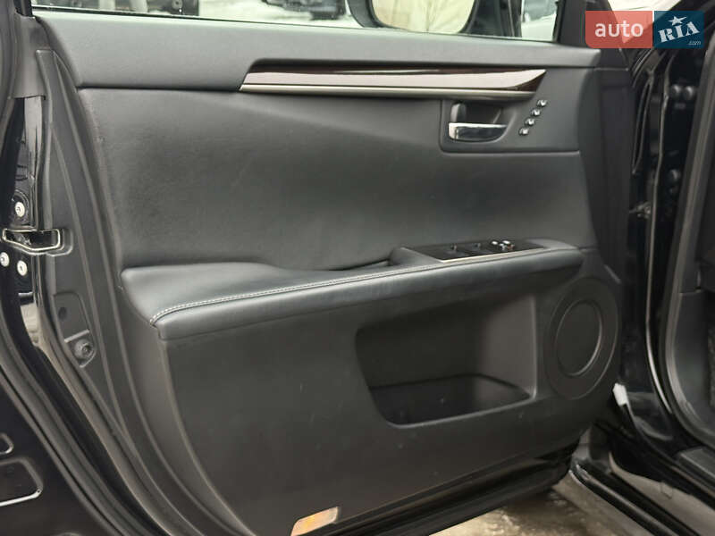 Седан Lexus ES 2016 в Києві