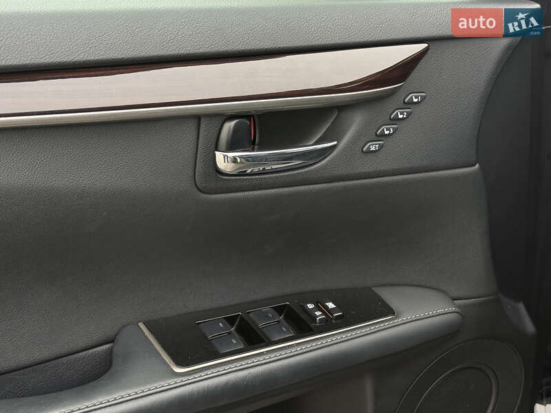 Седан Lexus ES 2016 в Києві