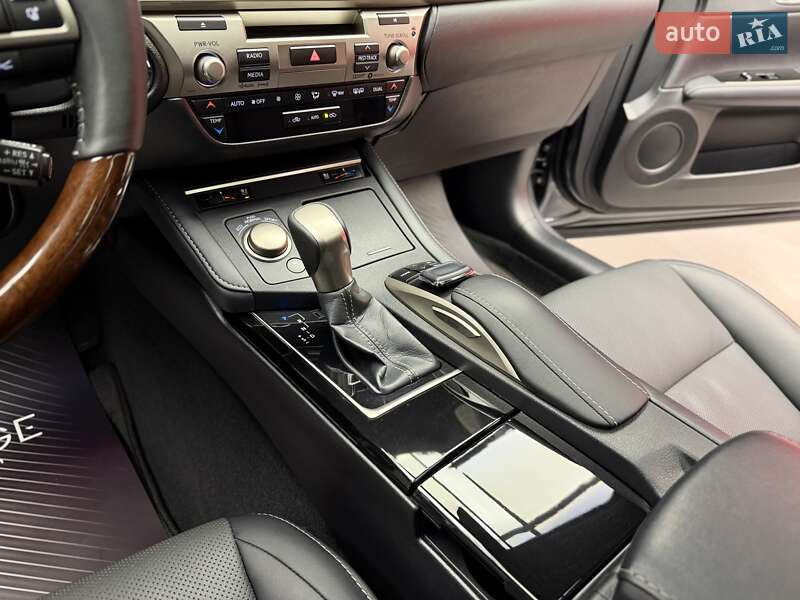 Седан Lexus ES 2018 в Києві