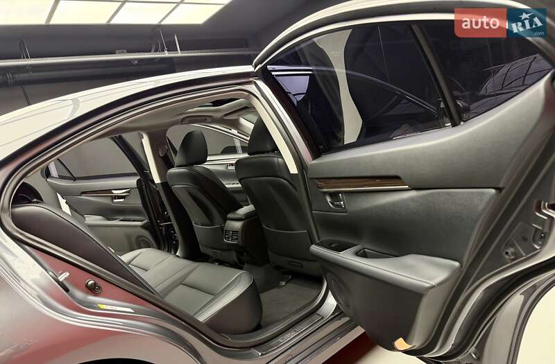Седан Lexus ES 2018 в Києві