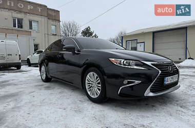 Седан Lexus ES 2018 в Бершаді