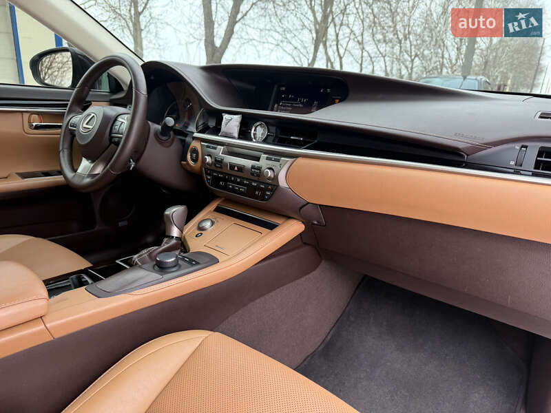 Седан Lexus ES 2018 в Бершаді фото 8 Седан Lexus ES 2018 в Бершаді