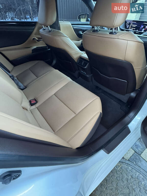 Седан Lexus ES 2020 в Львове
