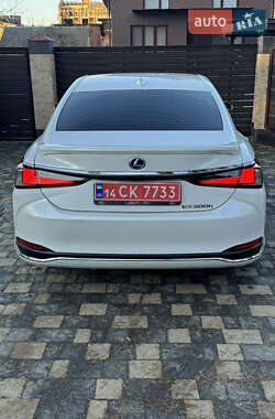 Седан Lexus ES 2020 в Львове
