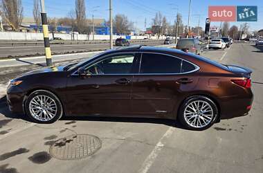 Седан Lexus ES 2016 в Киеве
