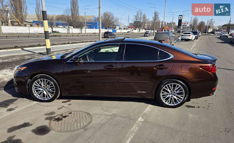 Седан Lexus ES 2016 в Киеве