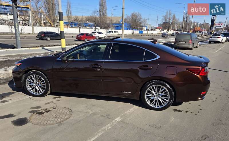 Седан Lexus ES 2016 в Киеве