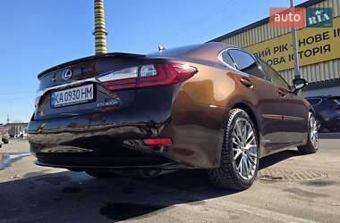 Седан Lexus ES 2016 в Киеве