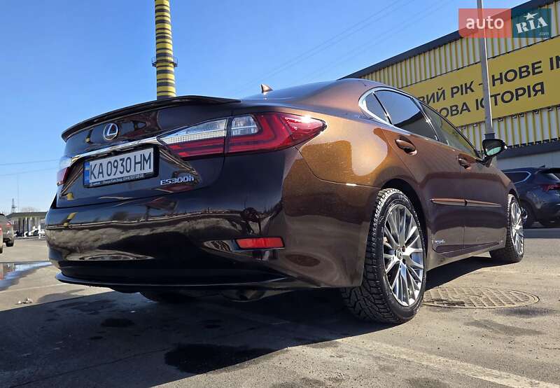 Седан Lexus ES 2016 в Киеве