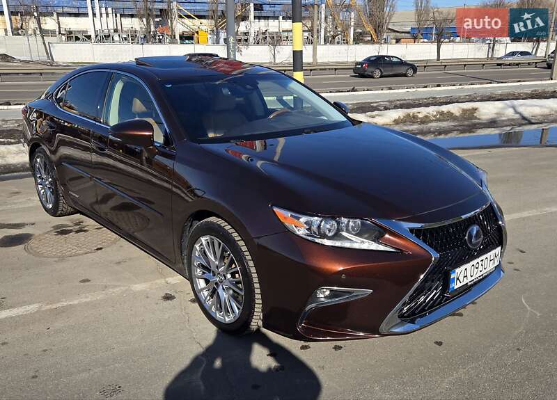 Седан Lexus ES 2016 в Киеве