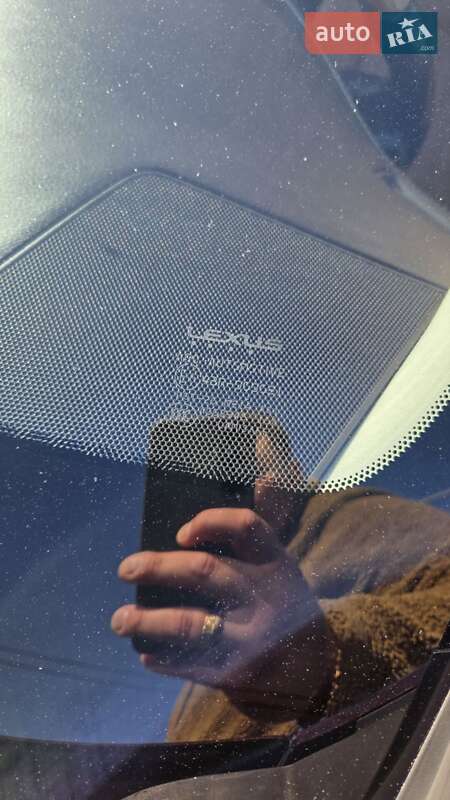 Седан Lexus ES 2016 в Киеве