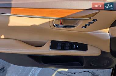 Седан Lexus ES 2016 в Киеве