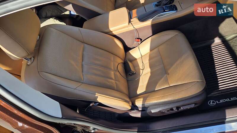 Седан Lexus ES 2016 в Киеве