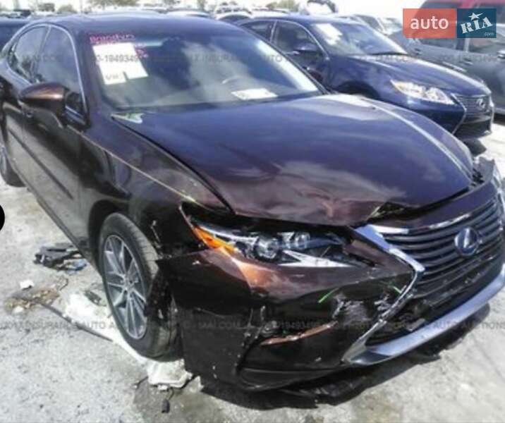 Седан Lexus ES 2016 в Киеве