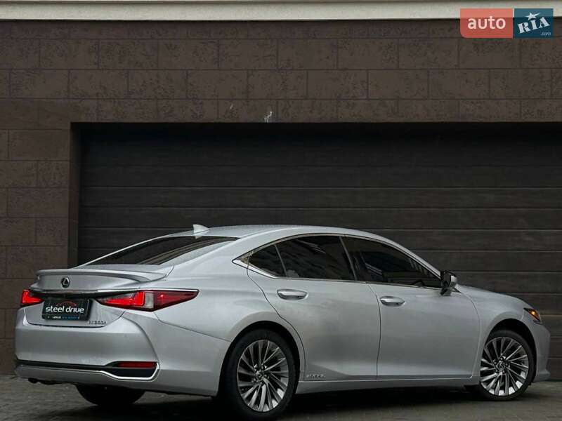 Седан Lexus ES 2019 в Николаеве