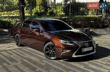 Седан Lexus ES 2016 в Киеве