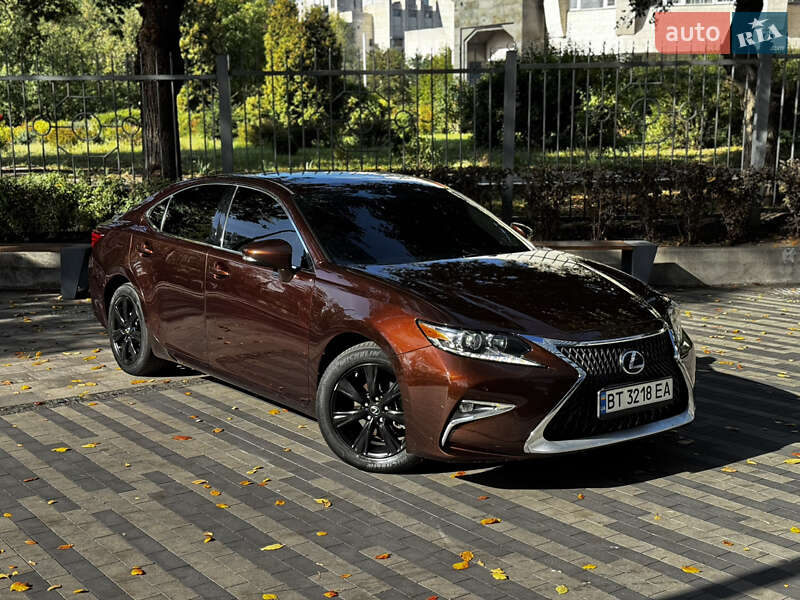 Седан Lexus ES 2016 в Киеве