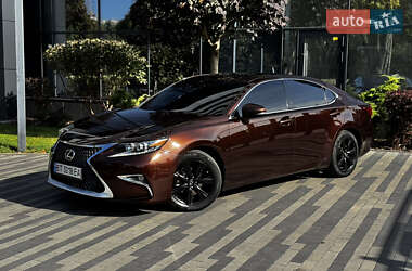 Седан Lexus ES 2016 в Киеве