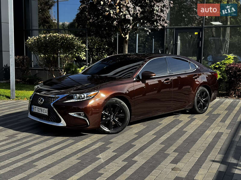 Седан Lexus ES 2016 в Киеве