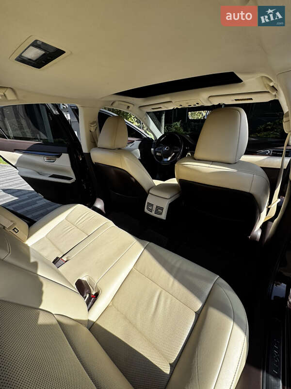 Седан Lexus ES 2016 в Киеве