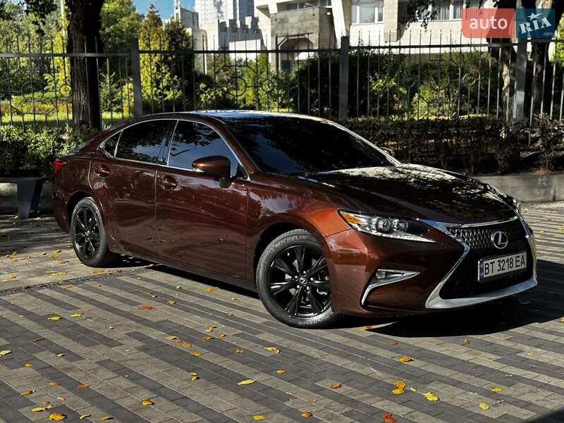Седан Lexus ES 2016 в Киеве