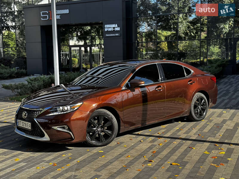 Седан Lexus ES 2016 в Киеве